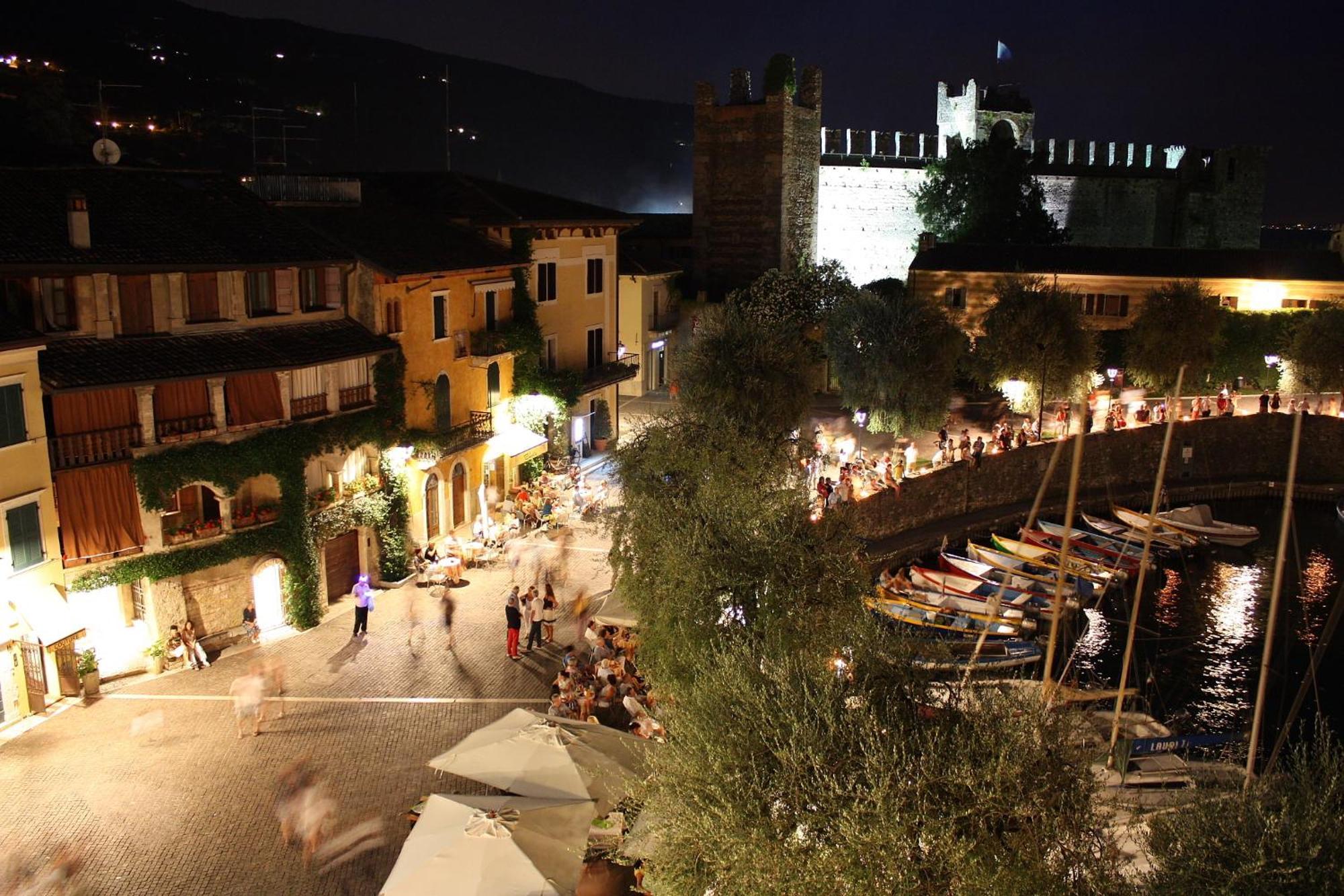 Albergo Gardesana Torri Del Benaco Exterior foto