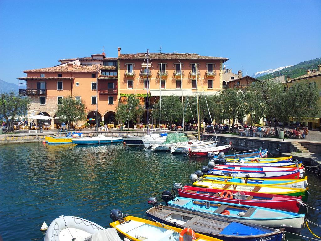 Albergo Gardesana Torri Del Benaco Exterior foto